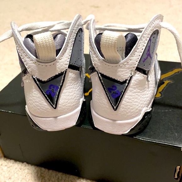 Jordan 7 Retro White/Varsity Purple - Picture 3 of 5